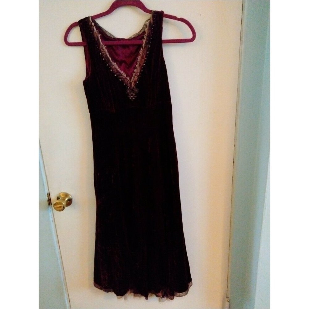 elie tahari dress, deep burgundy,  vintage, size 2, velvet, lined.